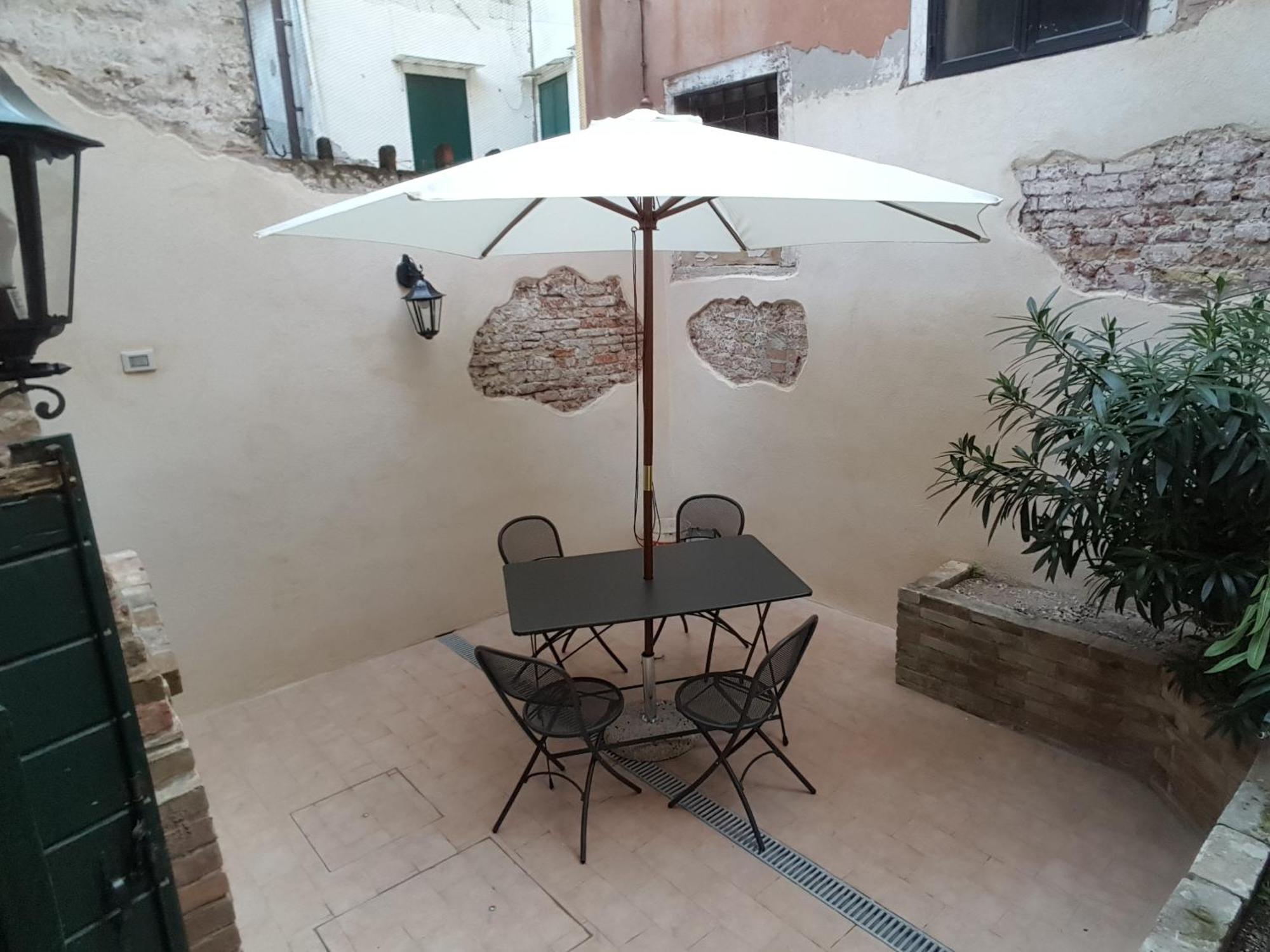 La Corte Incantata Venesia Bagian luar foto